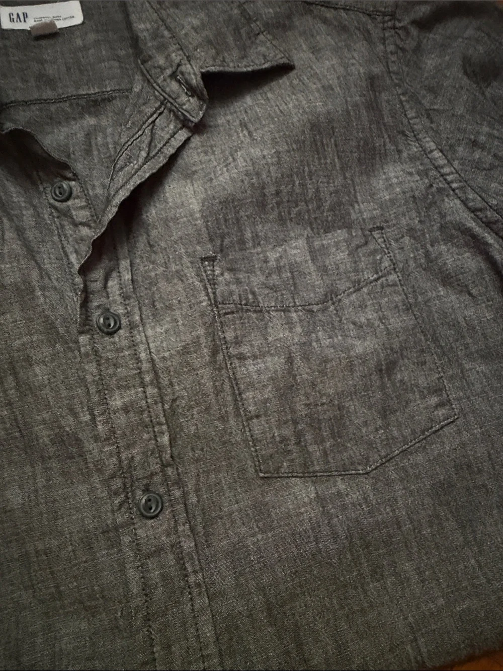 GAP Men's Charcoal Gray Chambray Button-Up Shirt Size Large